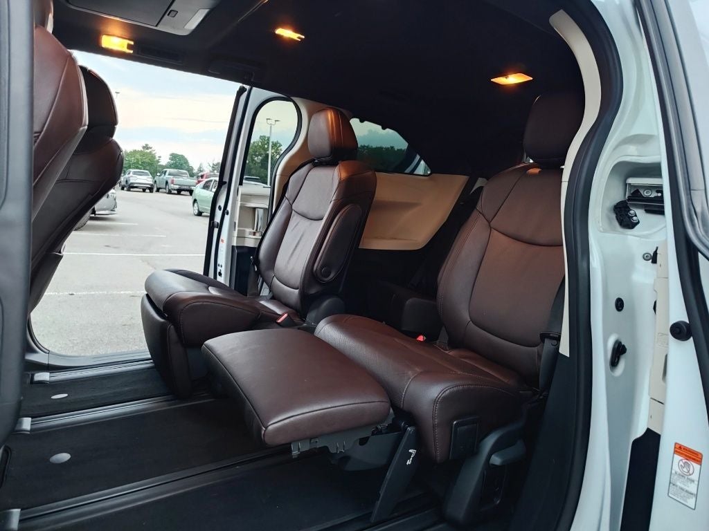 2024 Toyota Sienna Platinum 7 Passenger