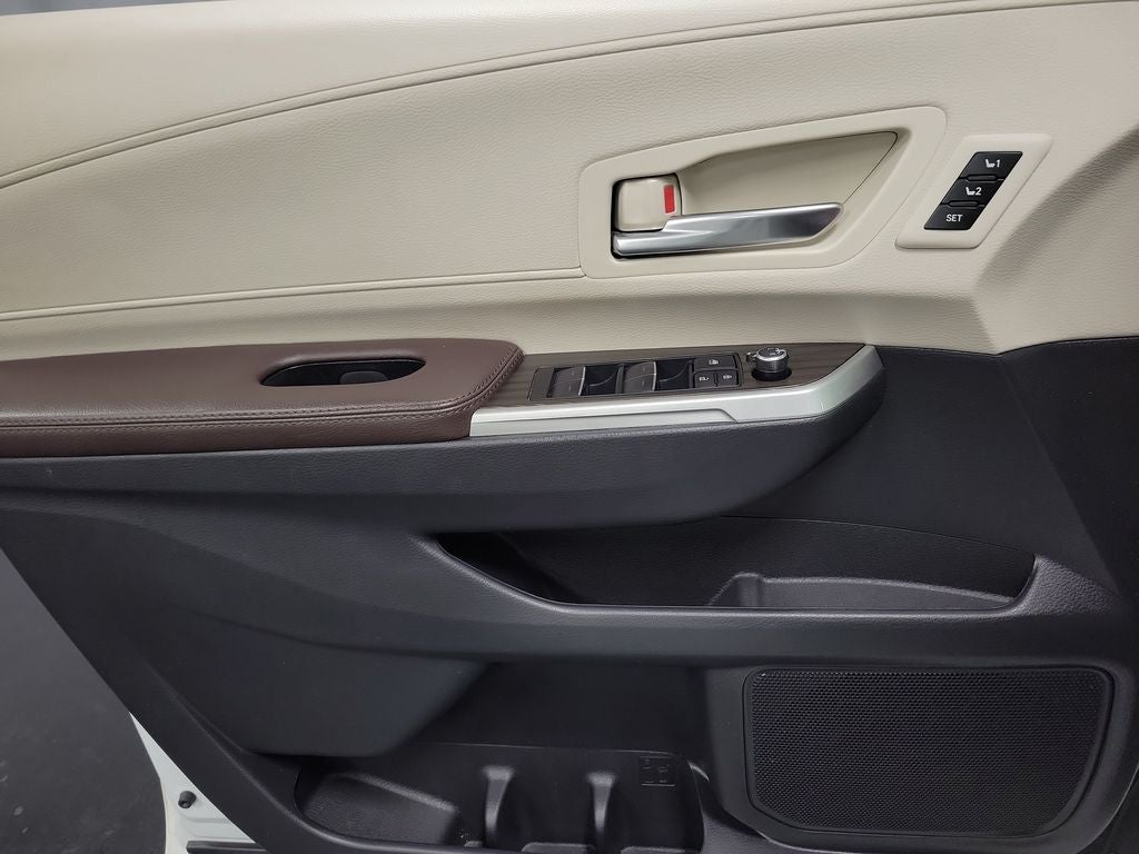 2024 Toyota Sienna Platinum 7 Passenger