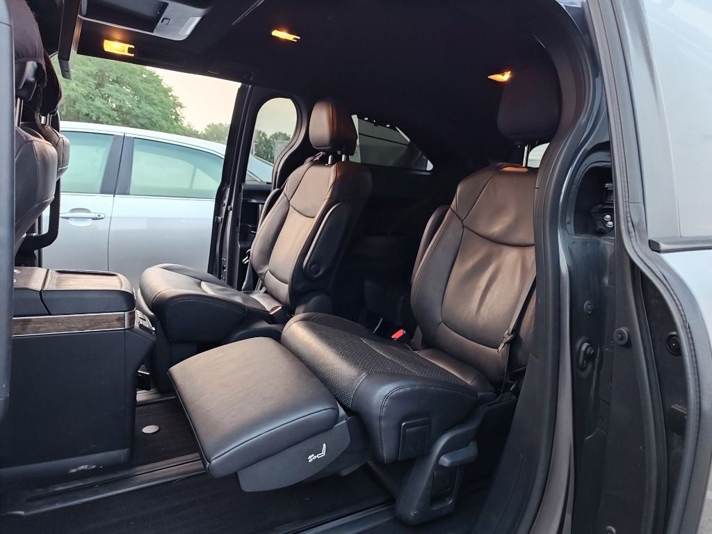 2025 Toyota Sienna Platinum 7 Passenger