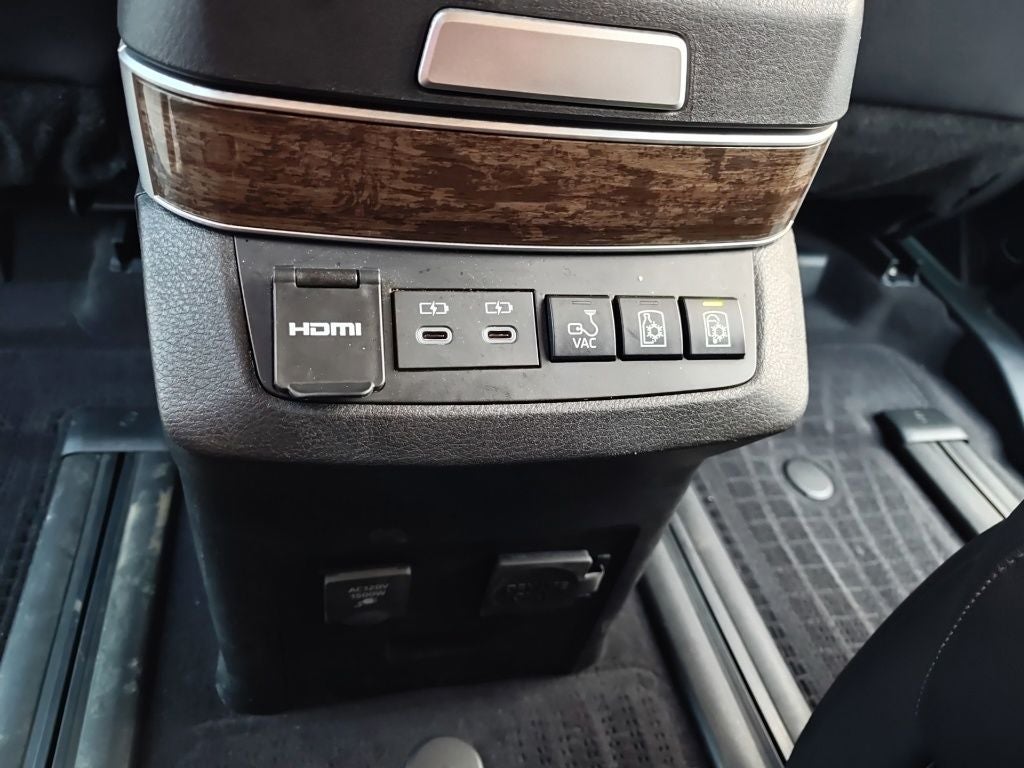 2025 Toyota Sienna Platinum 7 Passenger