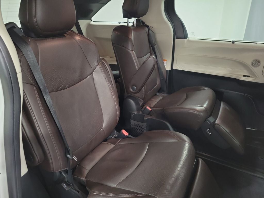 2022 Toyota Sienna Platinum 7 Passenger