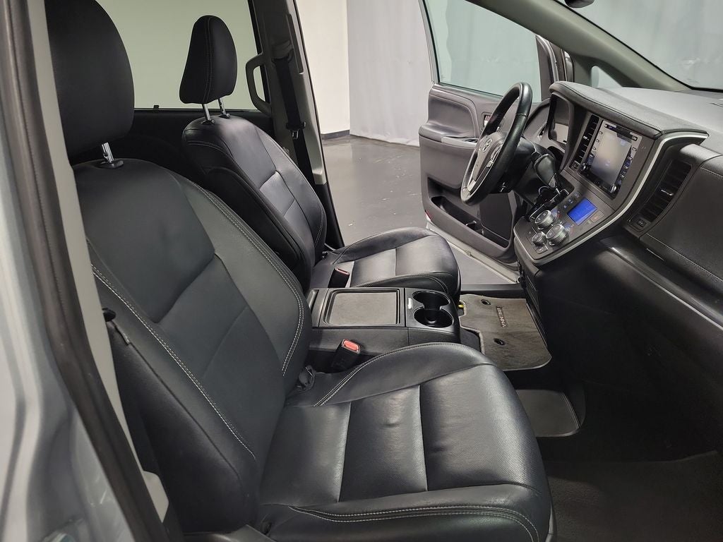 2020 Toyota Sienna SE 7 Passenger