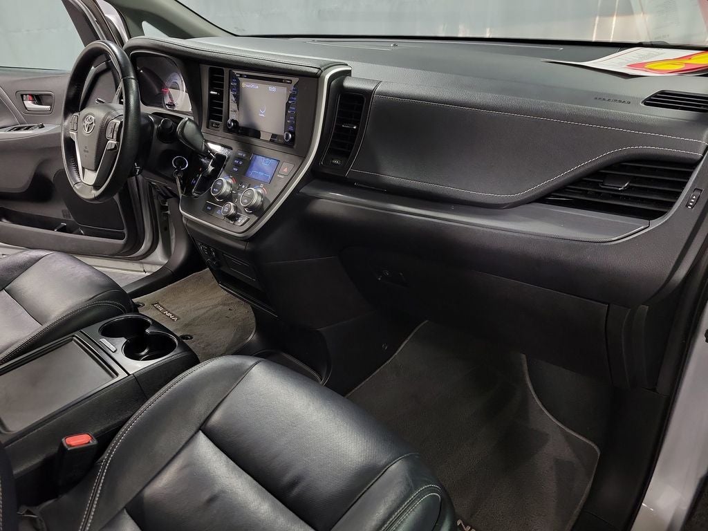 2020 Toyota Sienna SE 7 Passenger
