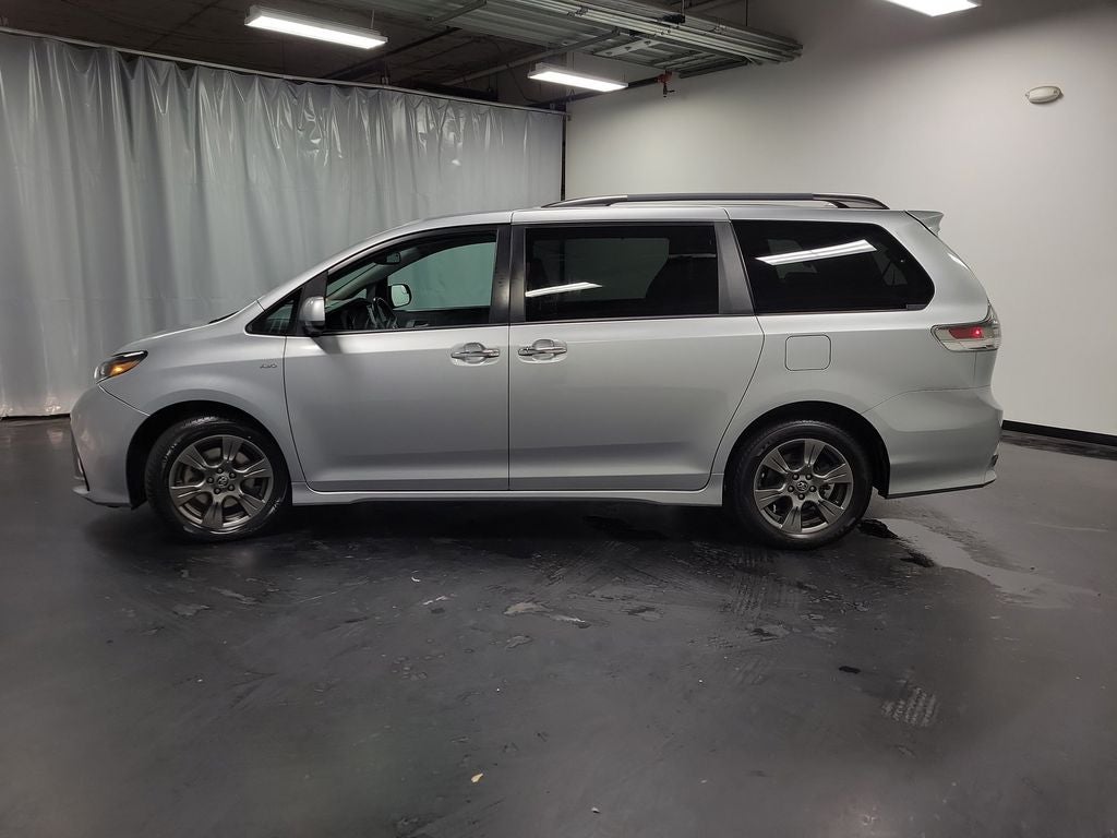 2020 Toyota Sienna SE 7 Passenger