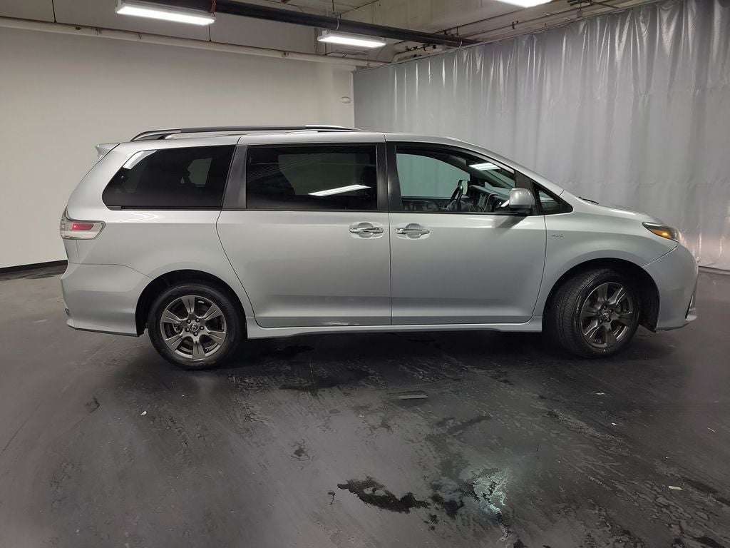 2020 Toyota Sienna SE 7 Passenger
