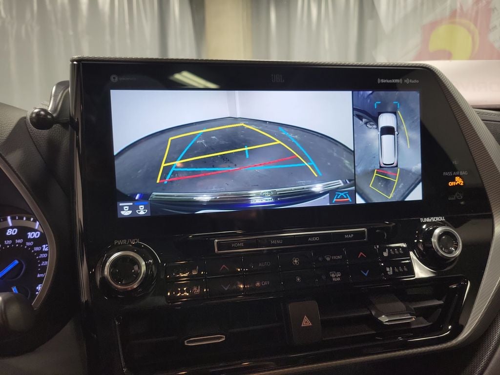 2022 Toyota Highlander Hybrid Platinum