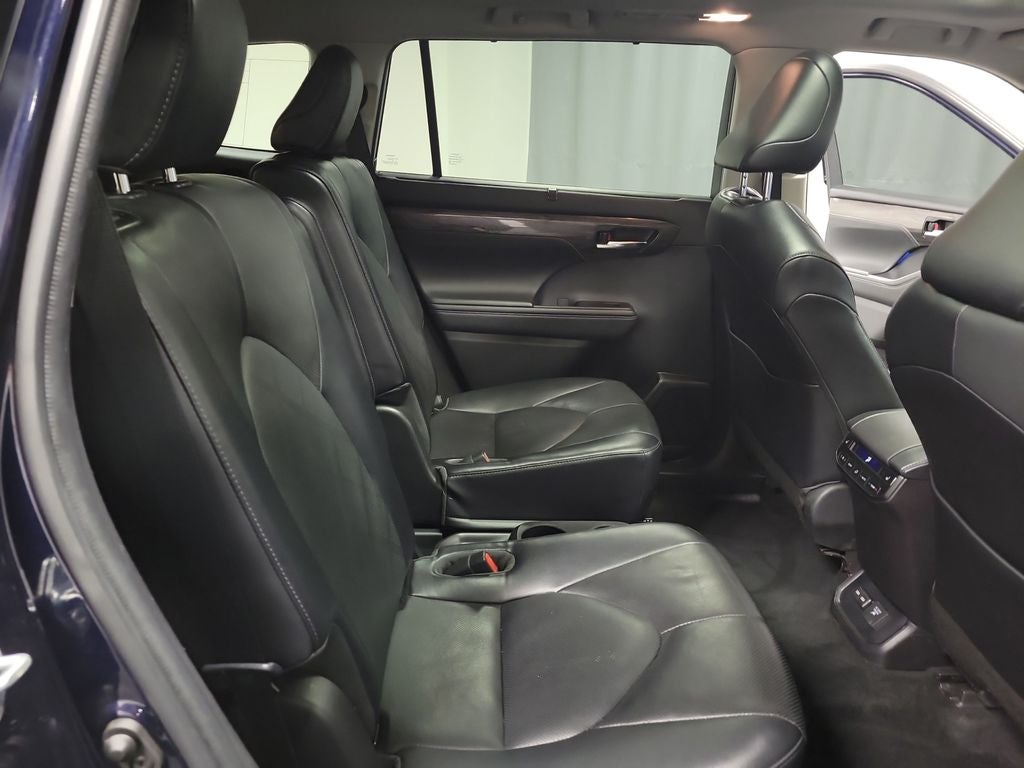 2022 Toyota Highlander Hybrid Platinum