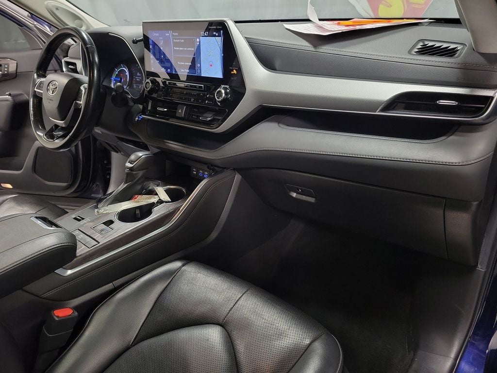 2022 Toyota Highlander Hybrid Platinum