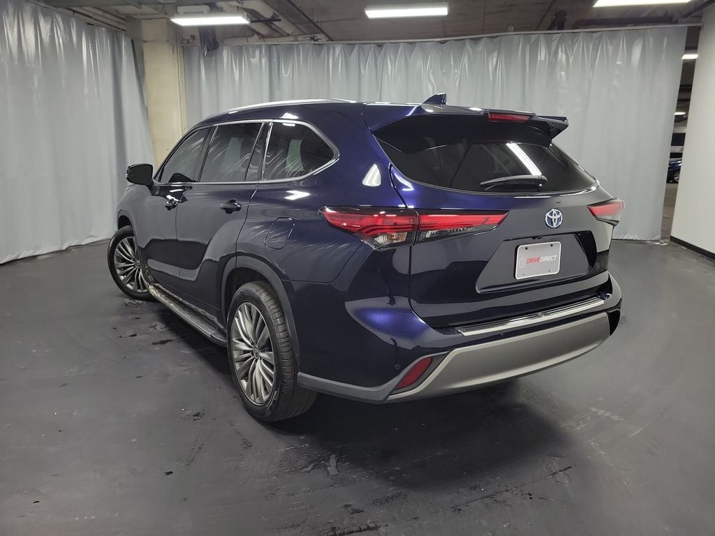 2022 Toyota Highlander Hybrid Platinum