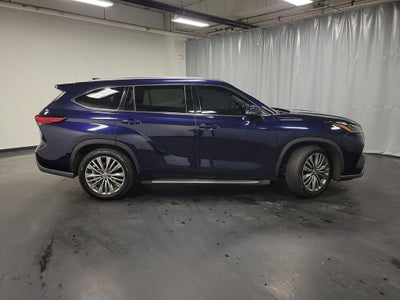 2022 Toyota Highlander Hybrid Platinum
