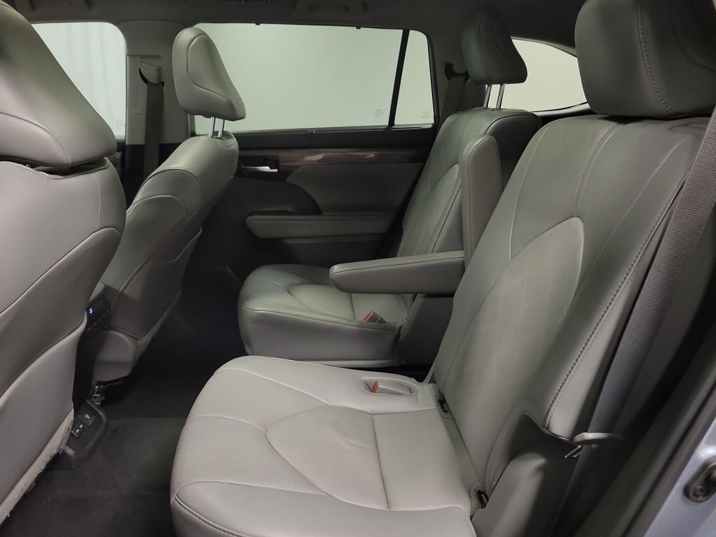 2022 Toyota Highlander Platinum