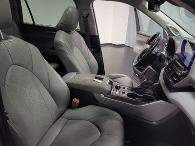 2022 Toyota Highlander Platinum