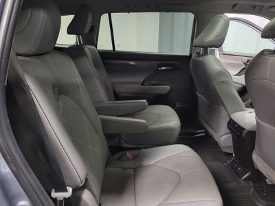 2022 Toyota Highlander Platinum