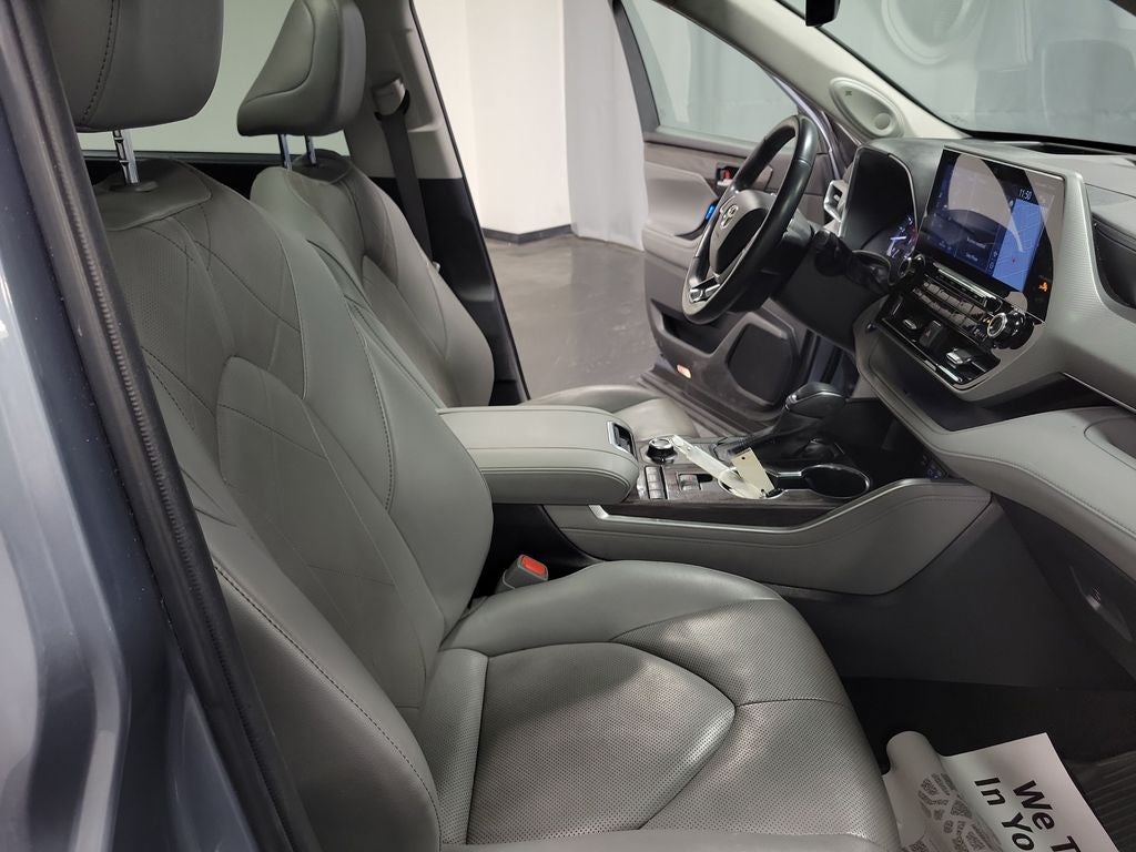 2022 Toyota Highlander Platinum