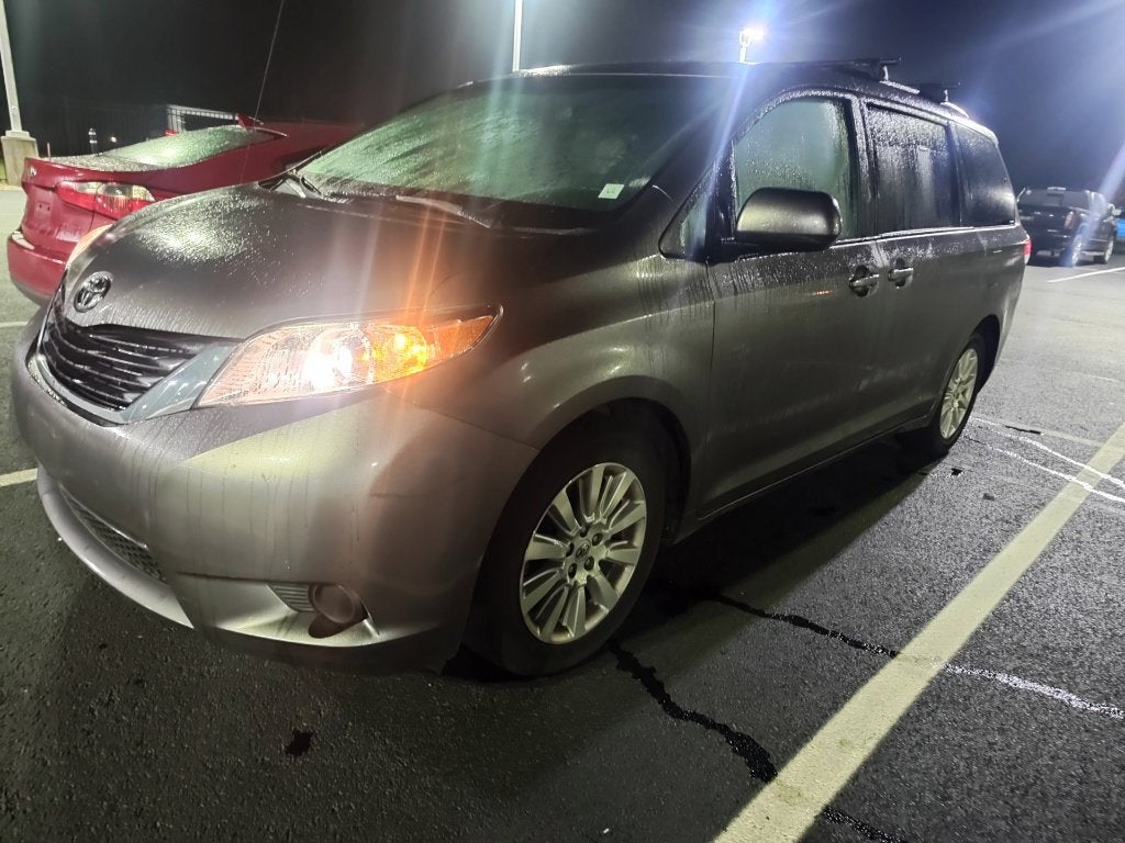 2011 Toyota Sienna LE