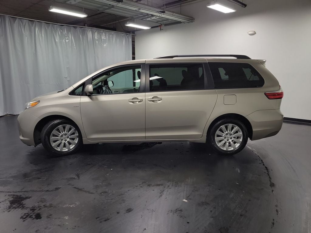 2016 Toyota Sienna LE 7 Passenger