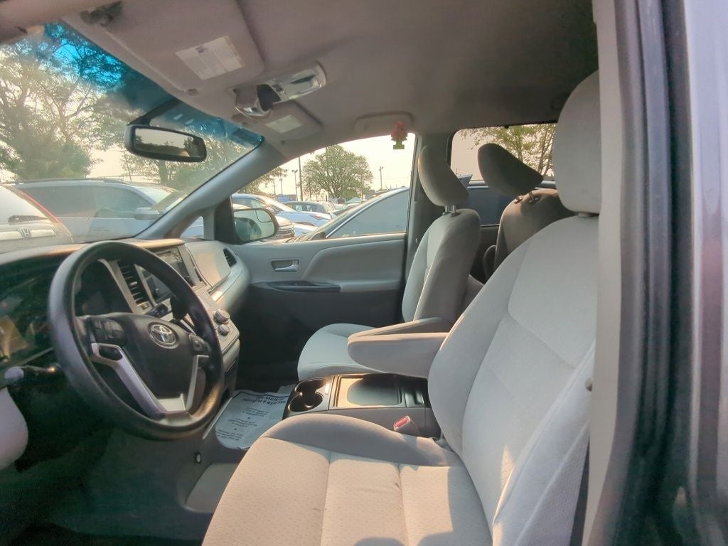 2016 Toyota Sienna LE 7 Passenger