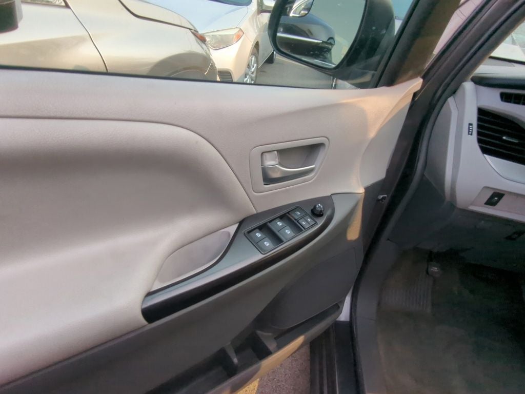 2016 Toyota Sienna LE 7 Passenger