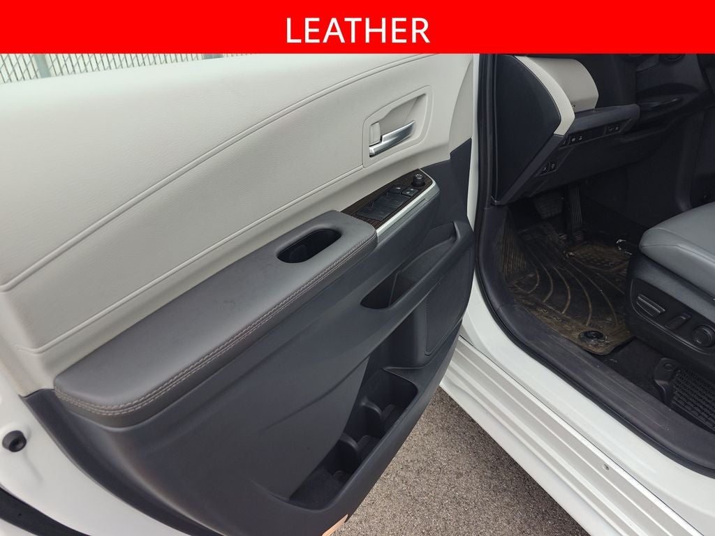 2024 Toyota Sienna XLE 8 Passenger