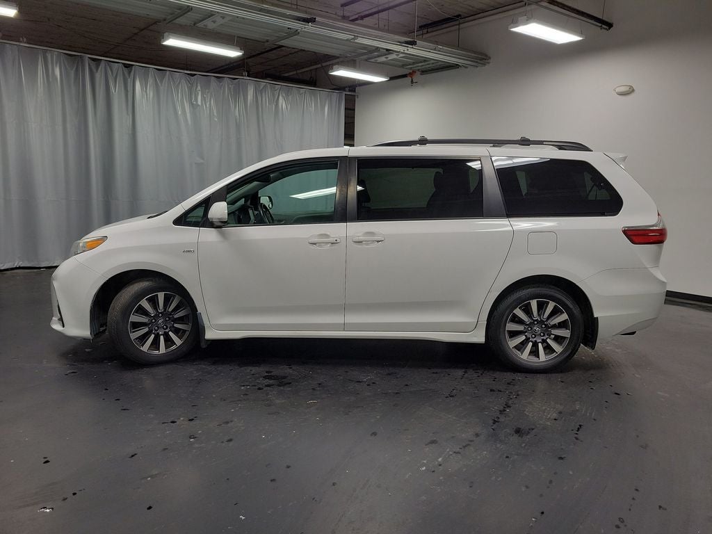 2020 Toyota Sienna LE 7 Passenger