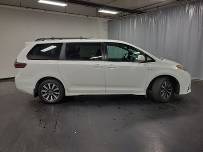 2020 Toyota Sienna LE 7 Passenger