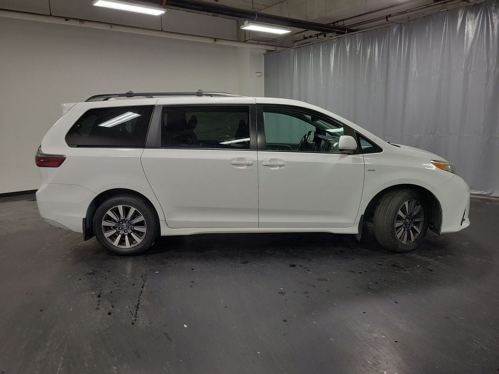 2020 Toyota Sienna LE 7 Passenger