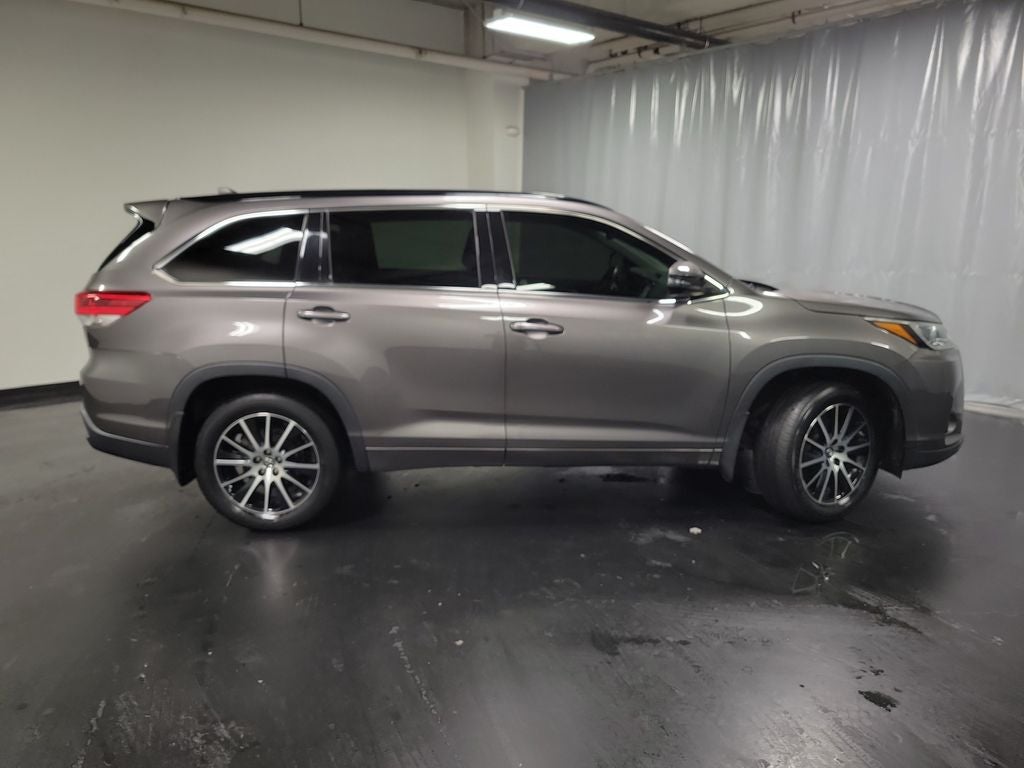 2017 Toyota Highlander SE