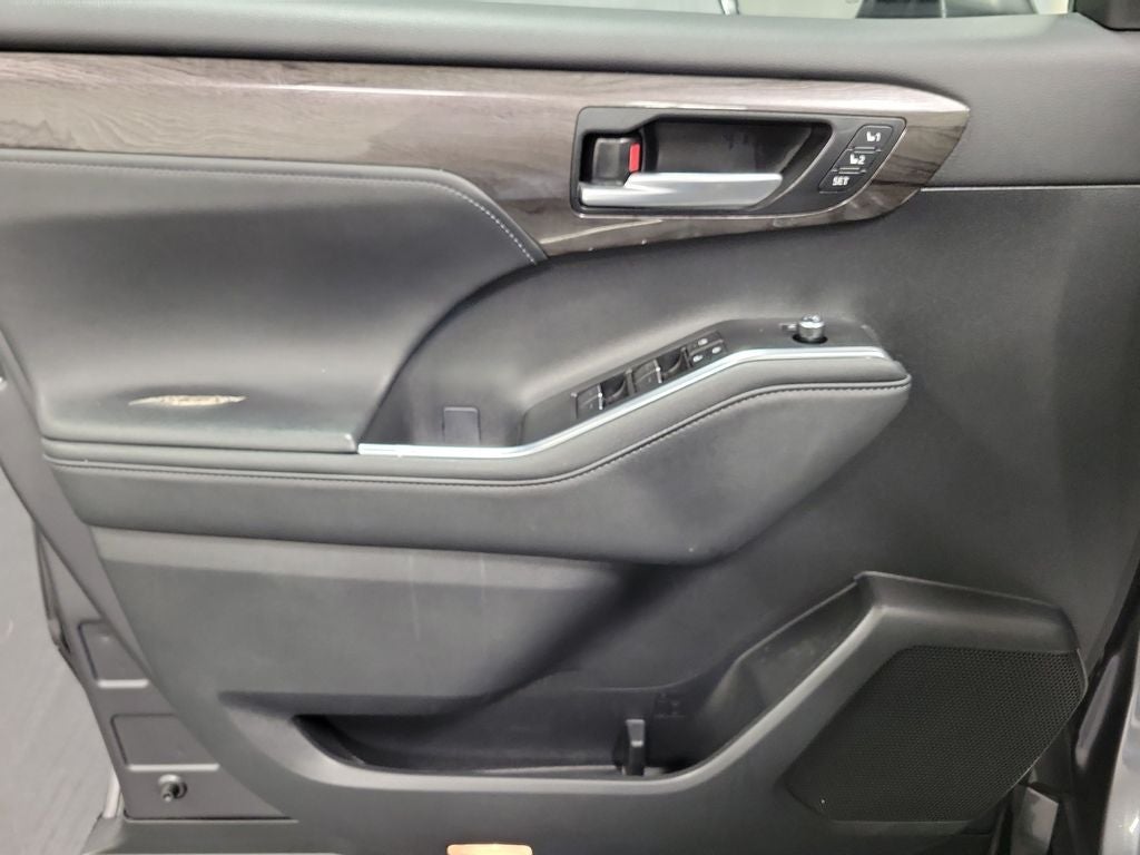 2023 Toyota Highlander Platinum
