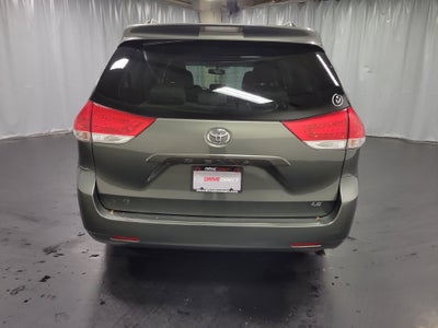 2014 Toyota Sienna LE 8 Passenger