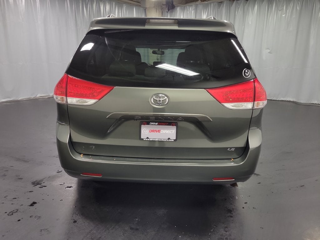 2014 Toyota Sienna LE 8 Passenger
