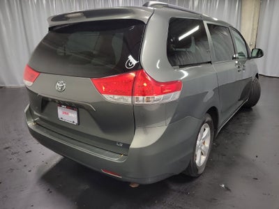 2014 Toyota Sienna LE 8 Passenger