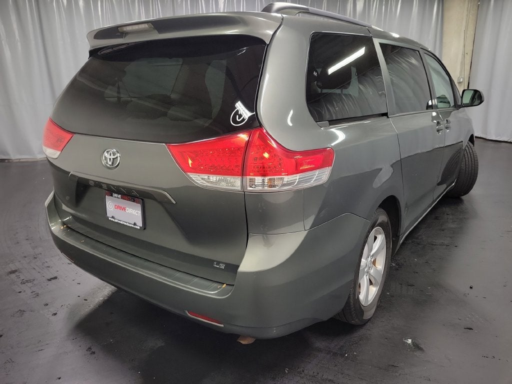 2014 Toyota Sienna LE 8 Passenger