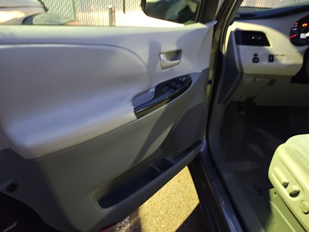 2011 Toyota Sienna LE