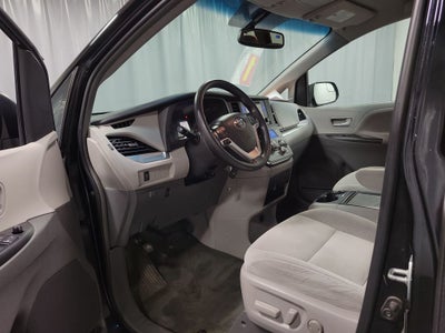 2015 Toyota Sienna LE 8 Passenger