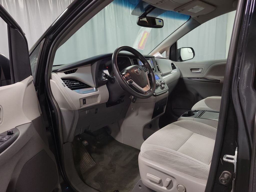 2015 Toyota Sienna LE 8 Passenger