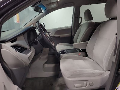 2015 Toyota Sienna LE 8 Passenger
