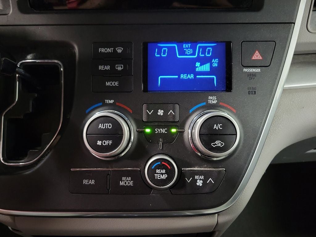 2015 Toyota Sienna LE 8 Passenger