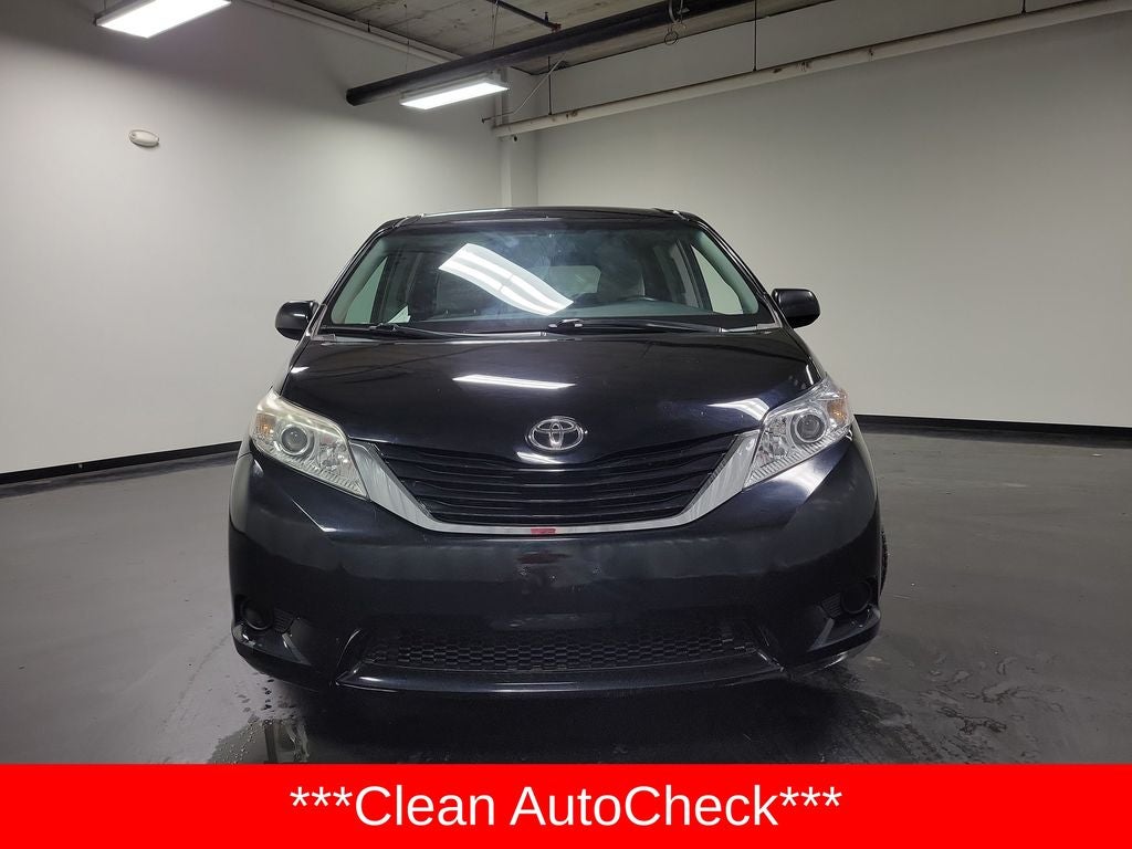 2015 Toyota Sienna LE 8 Passenger