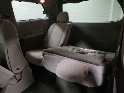 2015 Toyota Sienna LE 8 Passenger