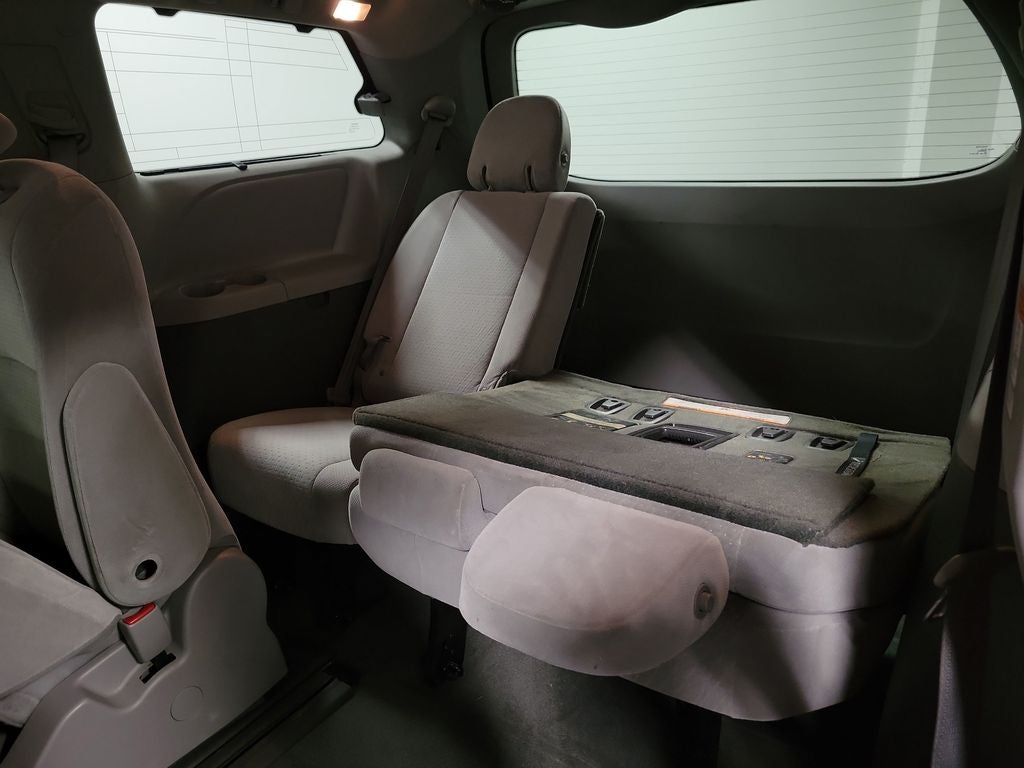 2015 Toyota Sienna LE 8 Passenger