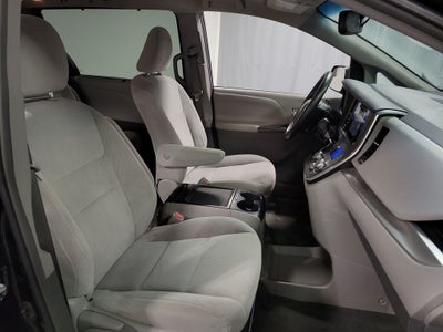 2015 Toyota Sienna LE 8 Passenger