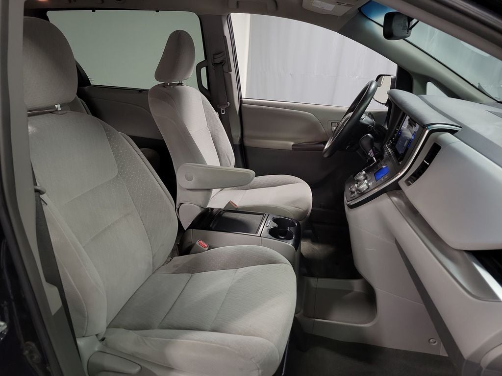 2015 Toyota Sienna LE 8 Passenger