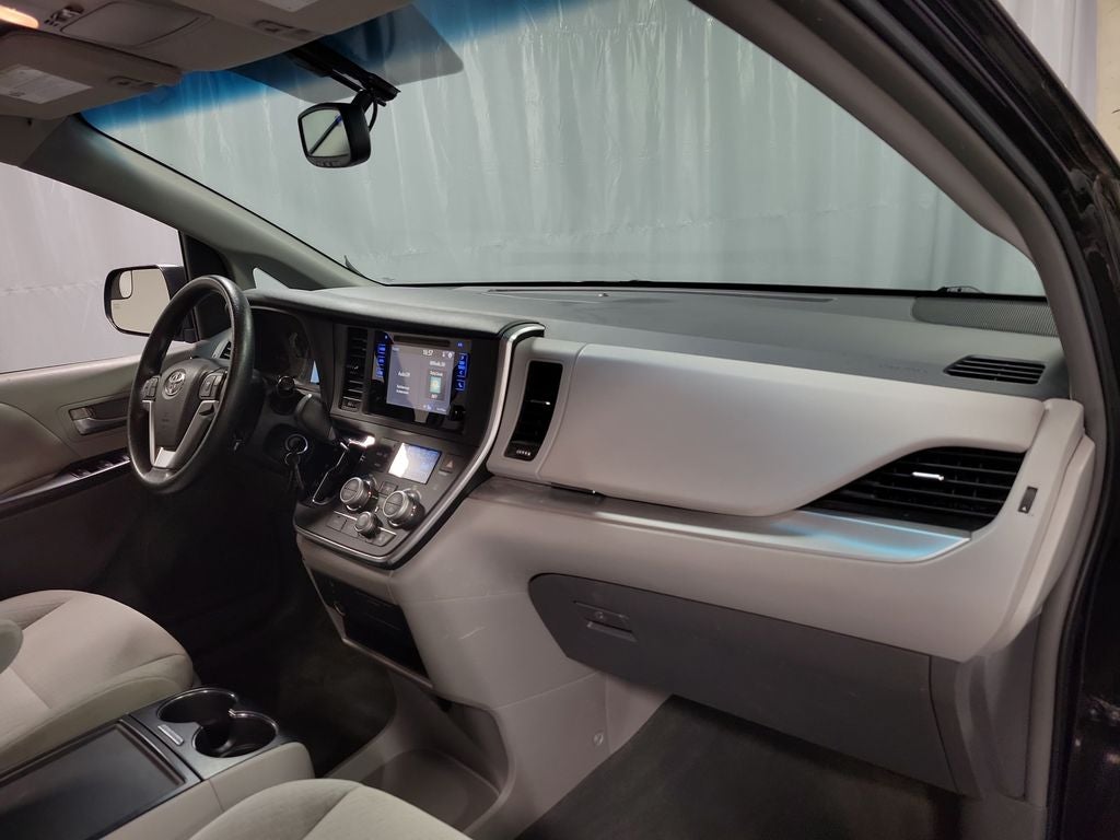 2015 Toyota Sienna LE 8 Passenger