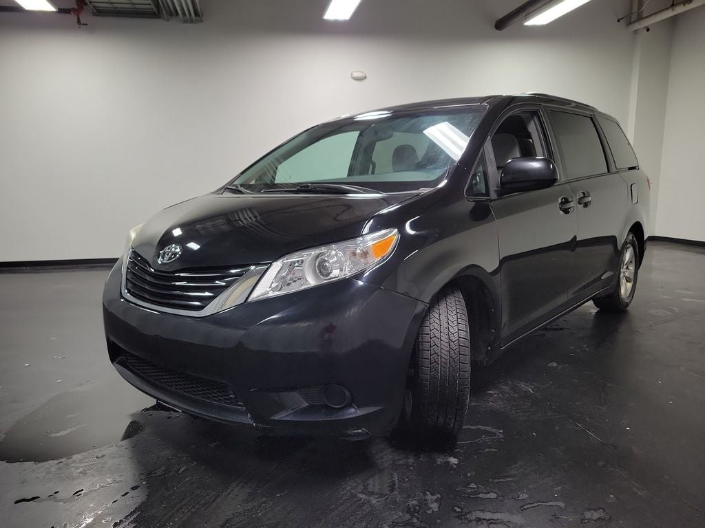2015 Toyota Sienna LE 8 Passenger