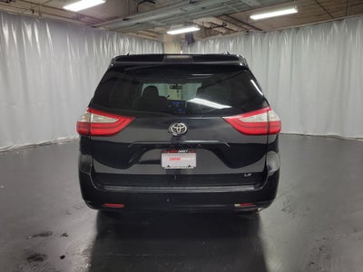 2015 Toyota Sienna LE 8 Passenger