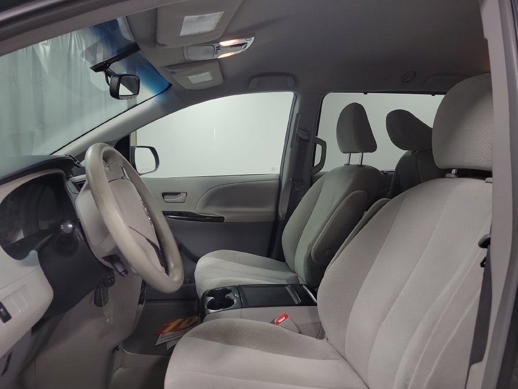 2014 Toyota Sienna LE 8 Passenger