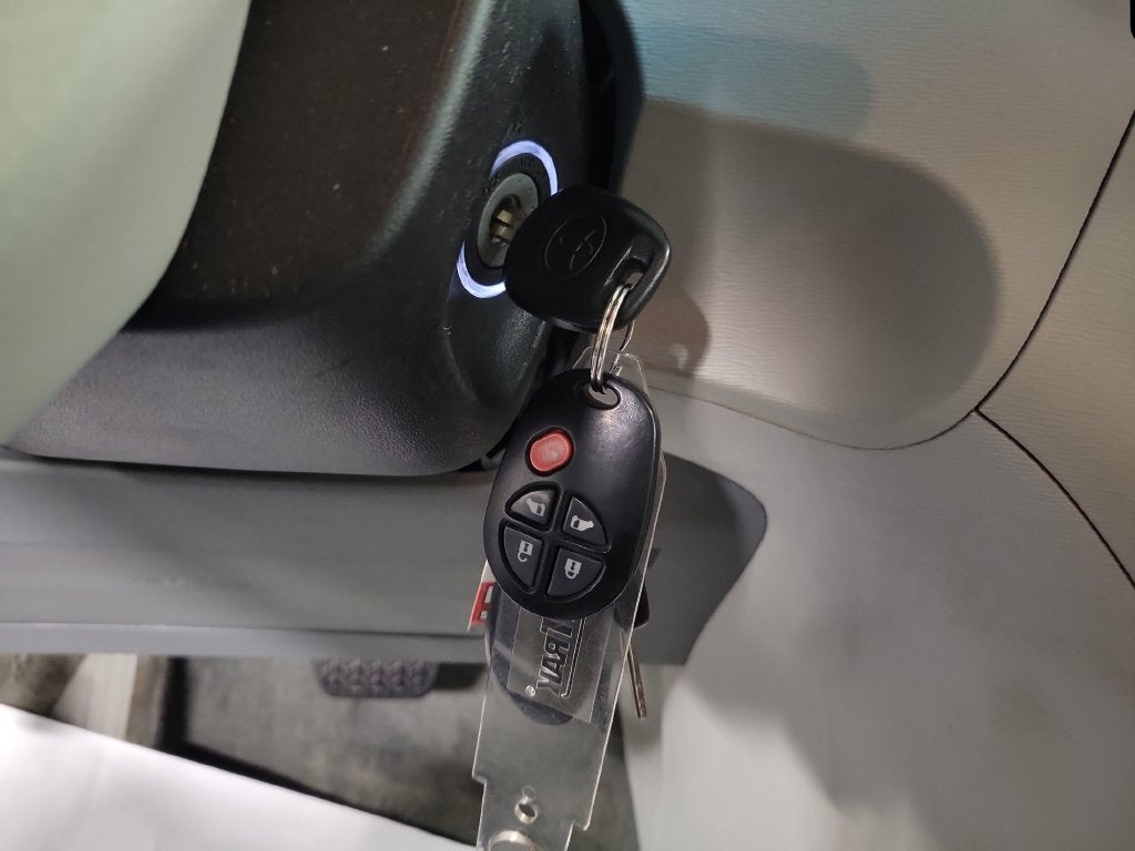 2014 Toyota Sienna LE 8 Passenger