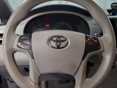 2014 Toyota Sienna LE 8 Passenger