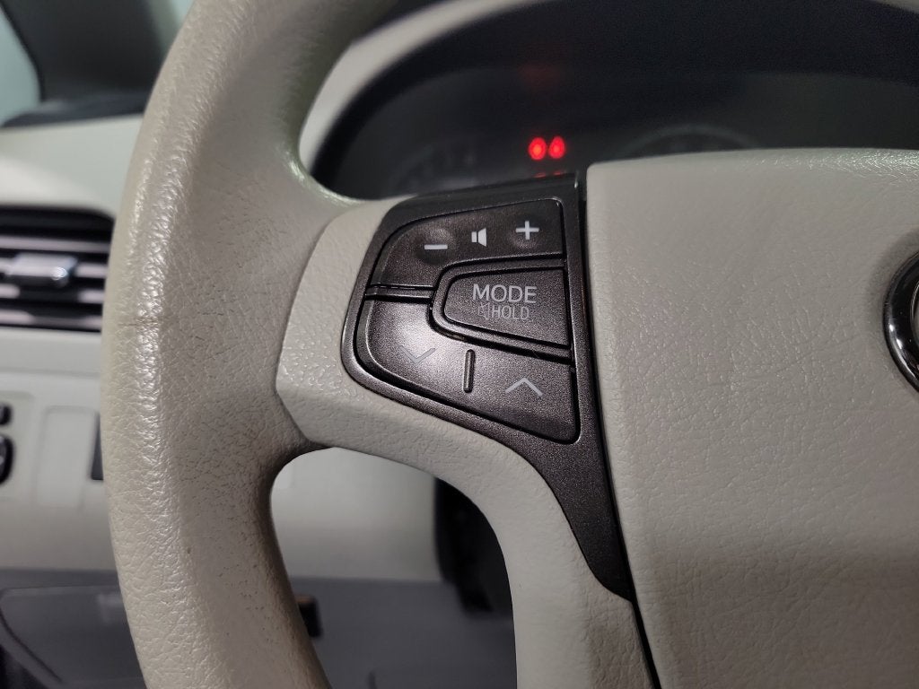 2014 Toyota Sienna LE 8 Passenger