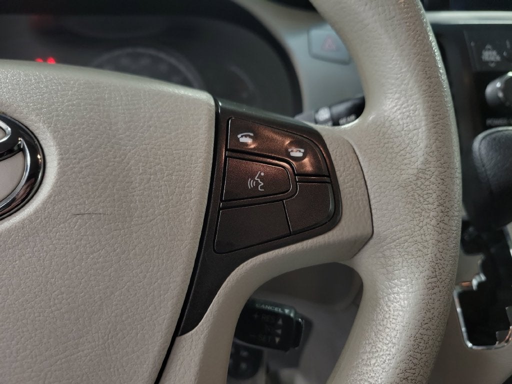 2014 Toyota Sienna LE 8 Passenger